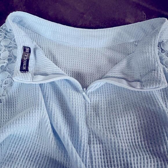 Miholl Blue balloon sleeve, beautiful top.with lace sleeve, and zipper back - Picture 7 of 8